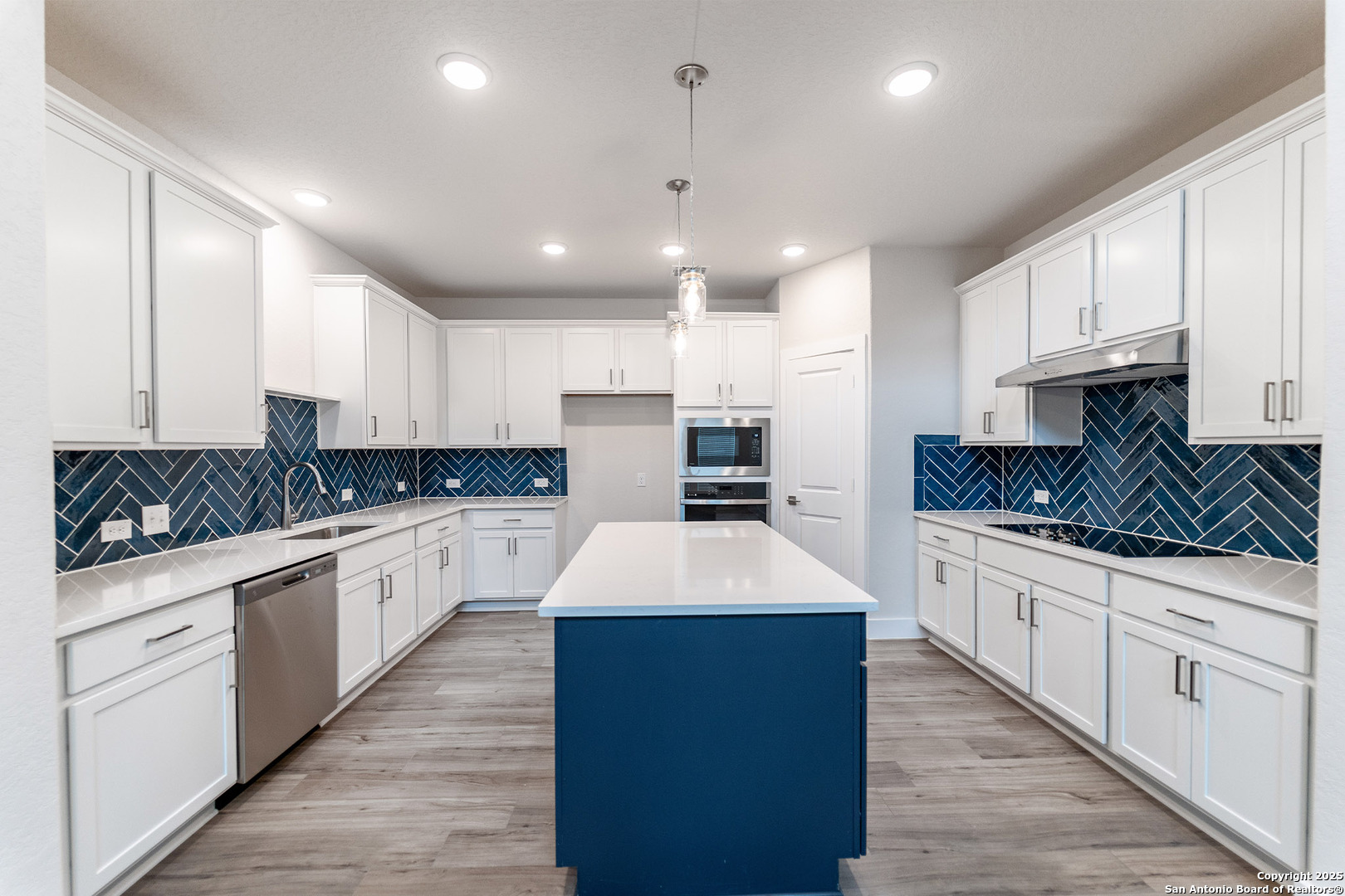 192 Ednie Lane Mico TX 78066
