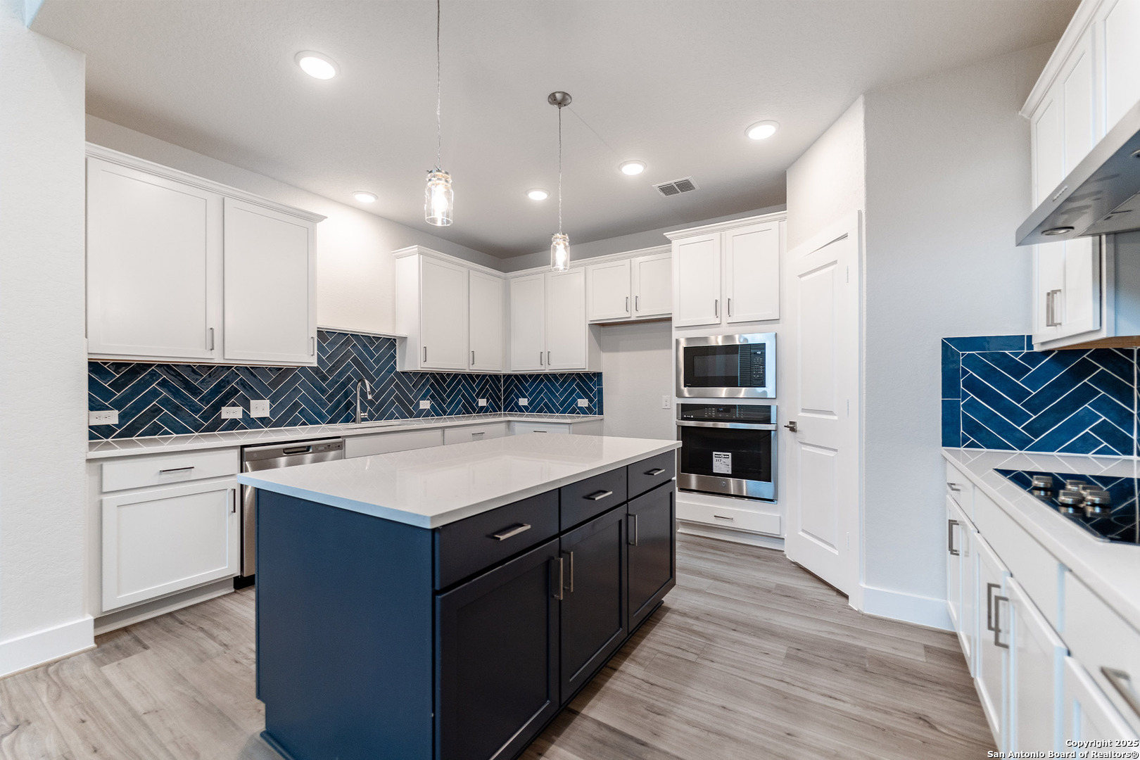 192 Ednie Lane Mico TX 78066