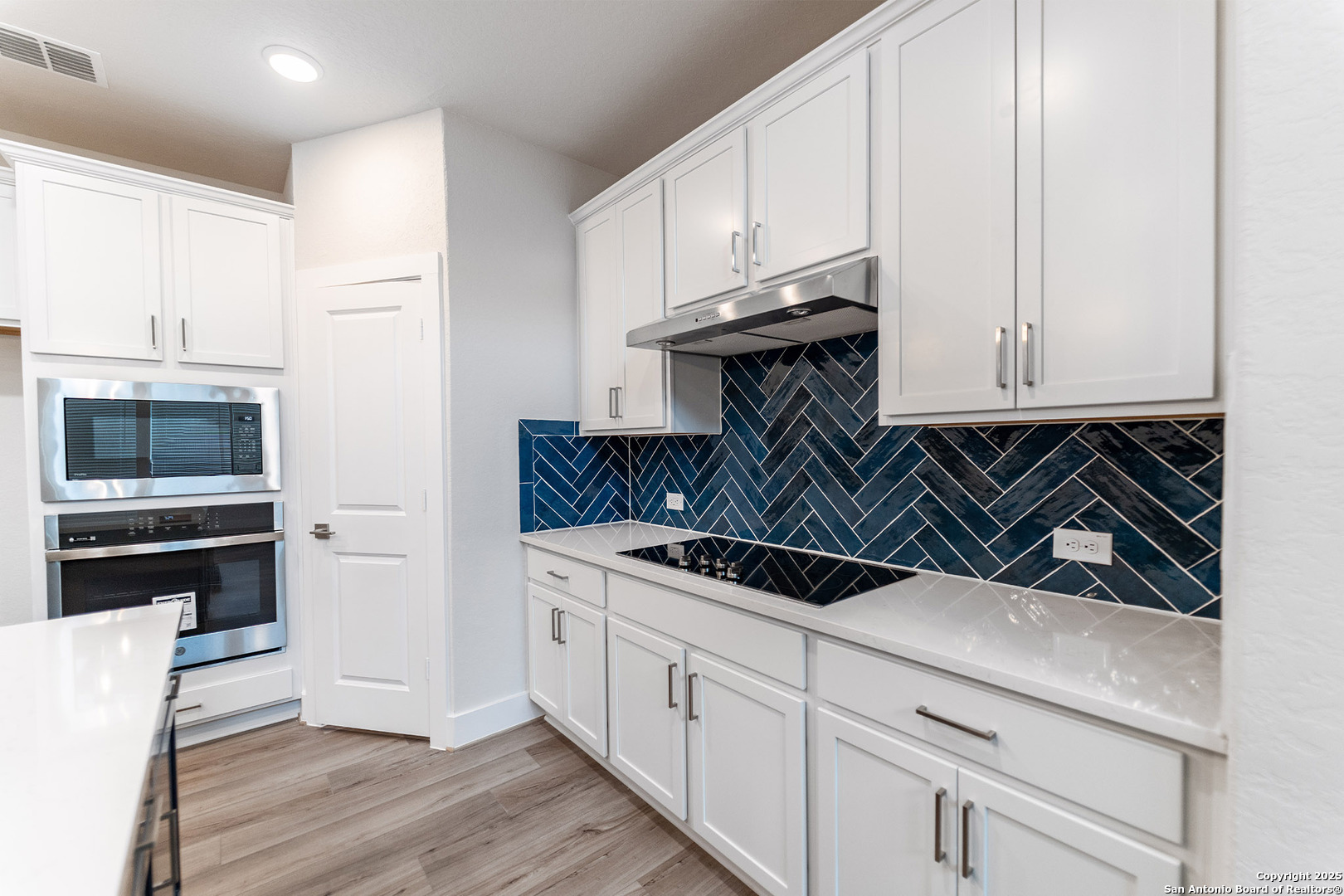 192 Ednie Lane Mico TX 78066