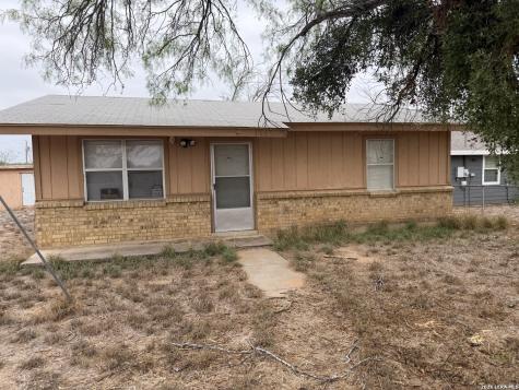 405 N 14th Street Carrizo Springs TX 78834