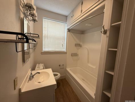 305 E Thornton Street Three Rivers TX 78071