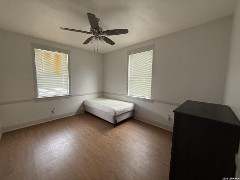 305 E Thornton Street Three Rivers TX 78071
