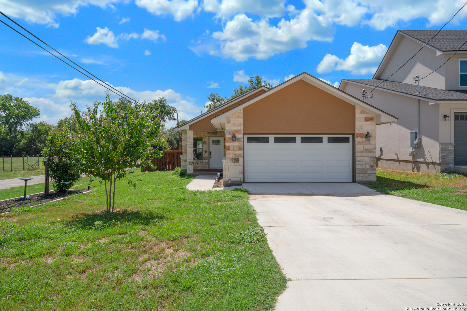 916 E Street Floresville TX 78114