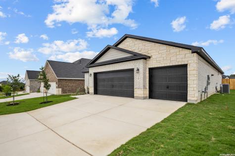 147 Highland Park Castroville TX 78009