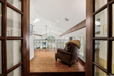227 Devine Road Olmos Park TX 78212
