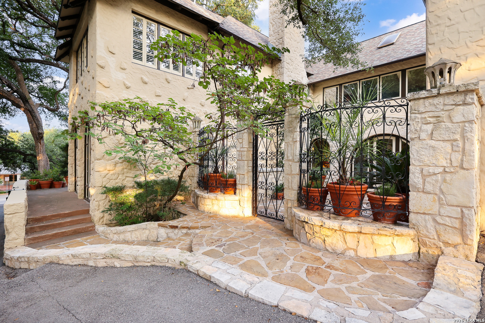 227 Devine Road Olmos Park TX 78212