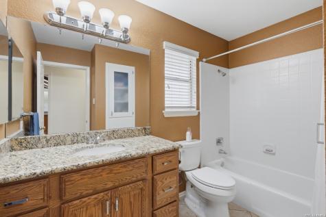 4519 Maybrook Woods San Antonio TX 78249