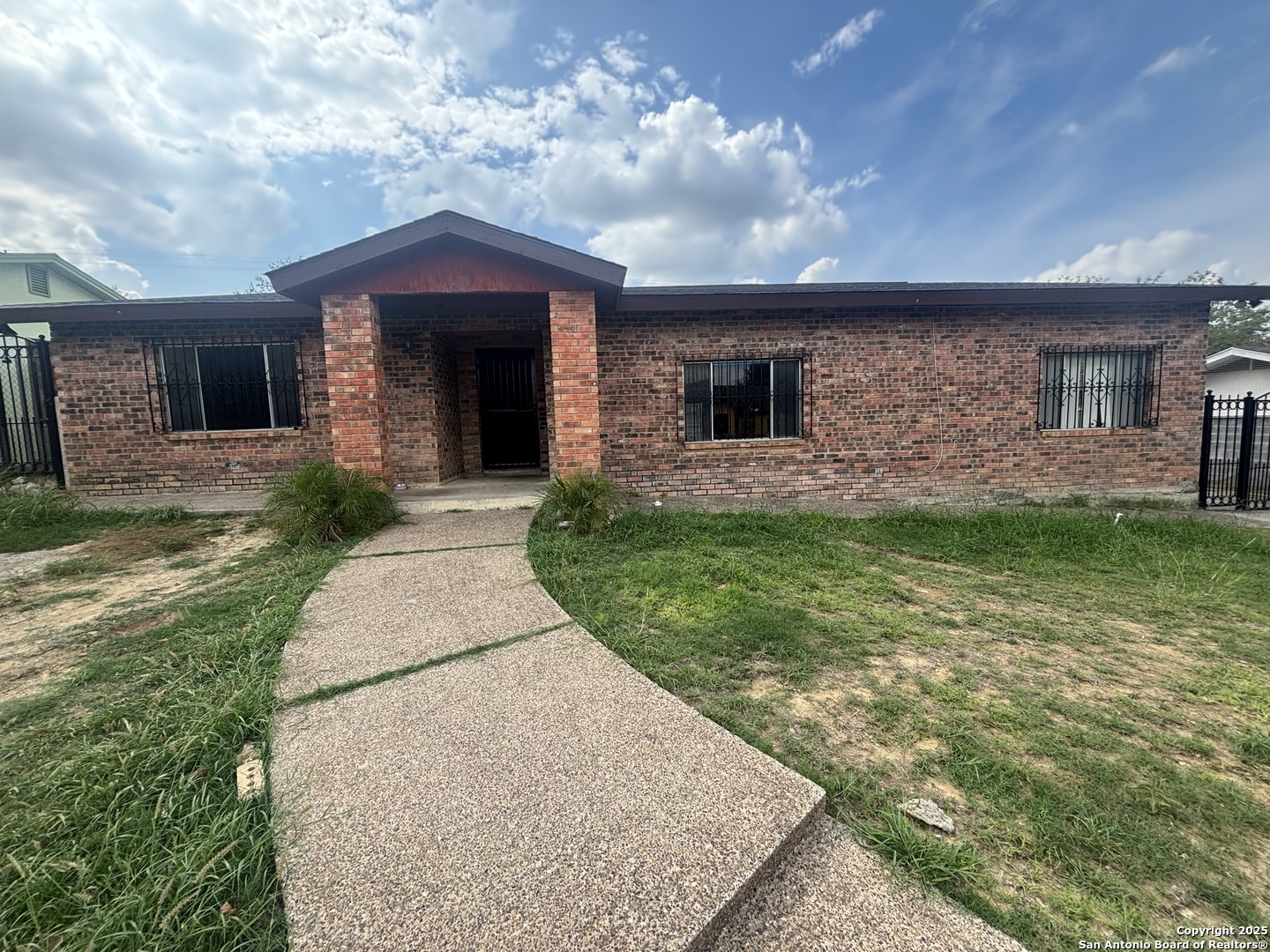 205 Sunset Loop Laredo TX 78046