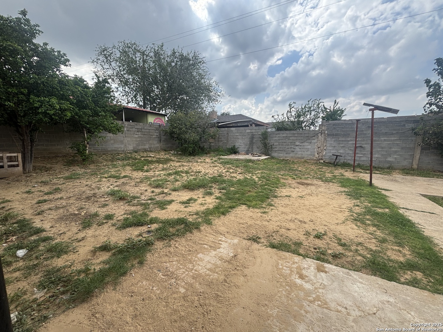 205 Sunset Loop Laredo TX 78046