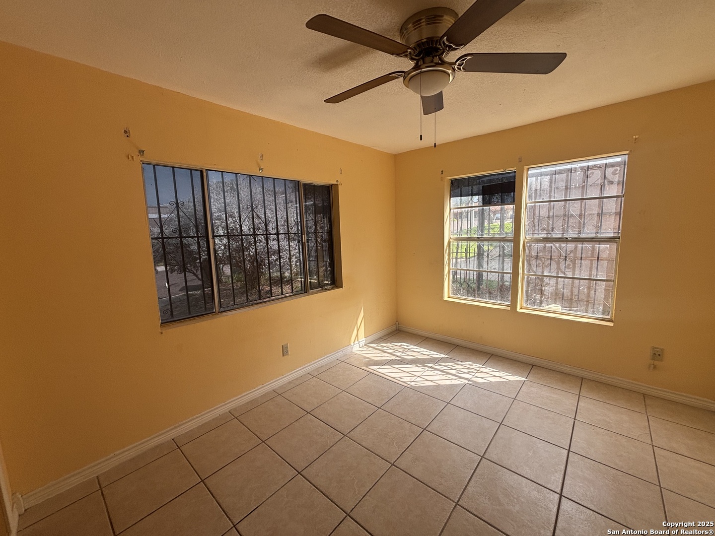 205 Sunset Loop Laredo TX 78046