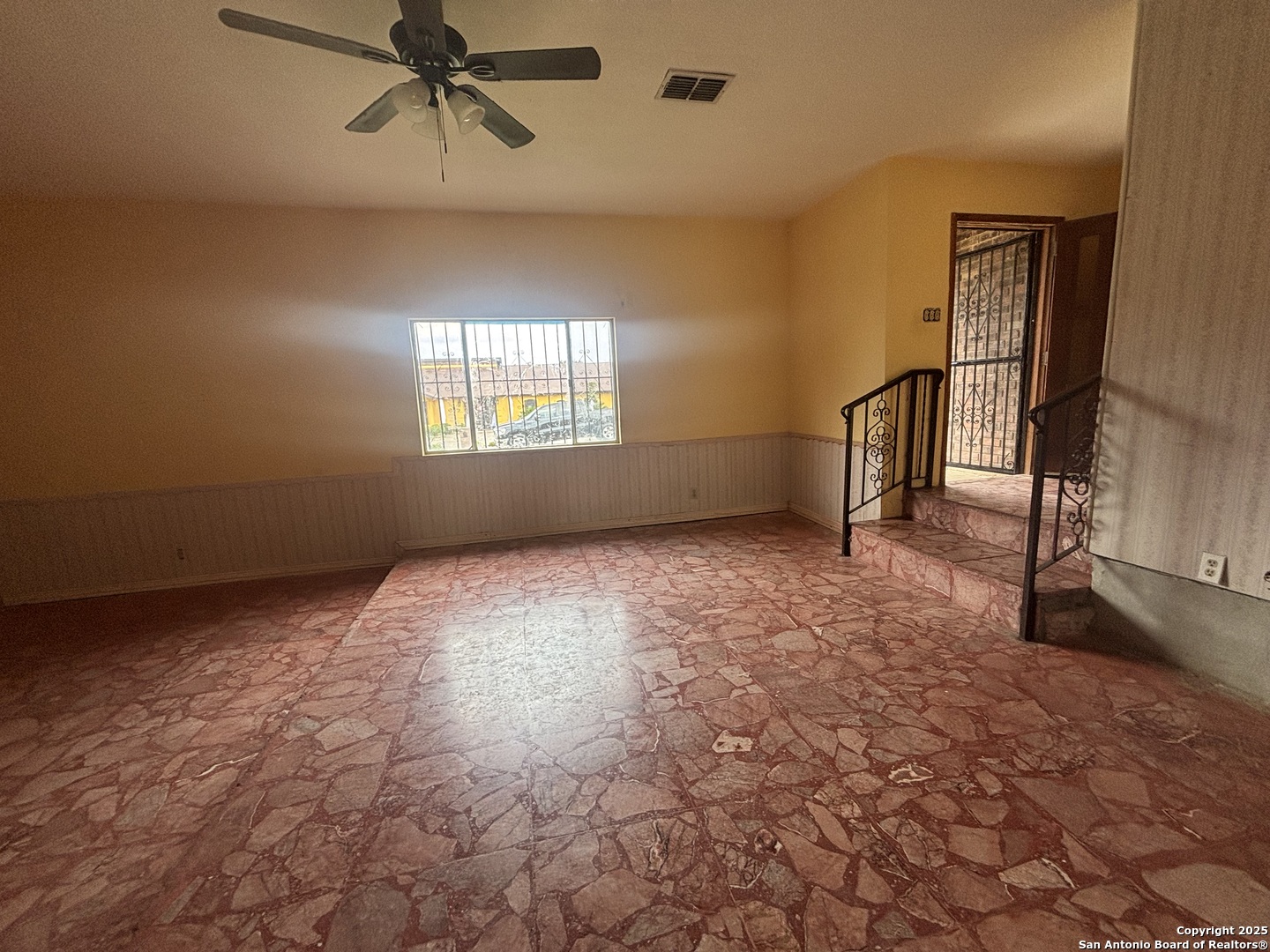205 Sunset Loop Laredo TX 78046
