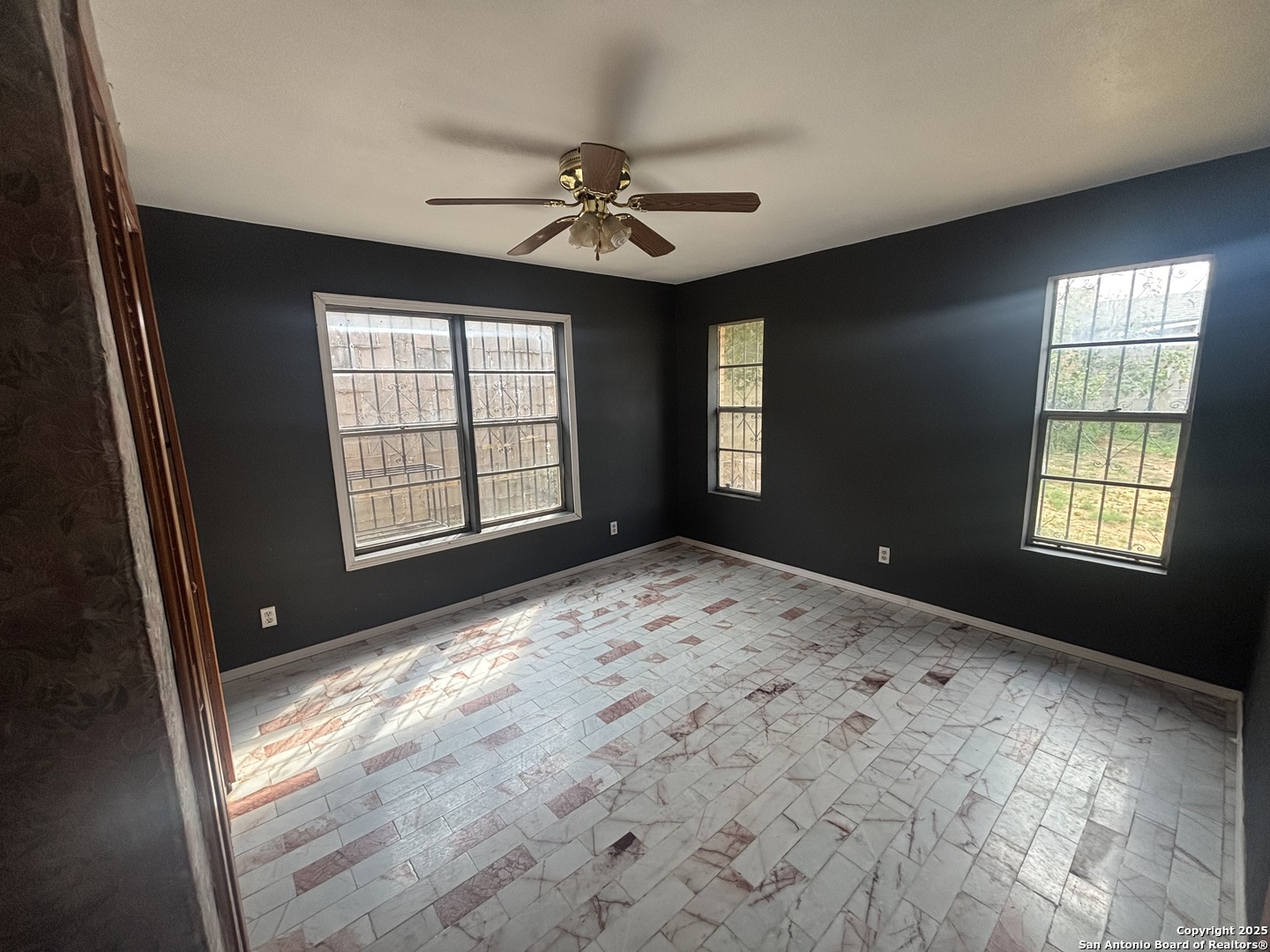 205 Sunset Loop Laredo TX 78046