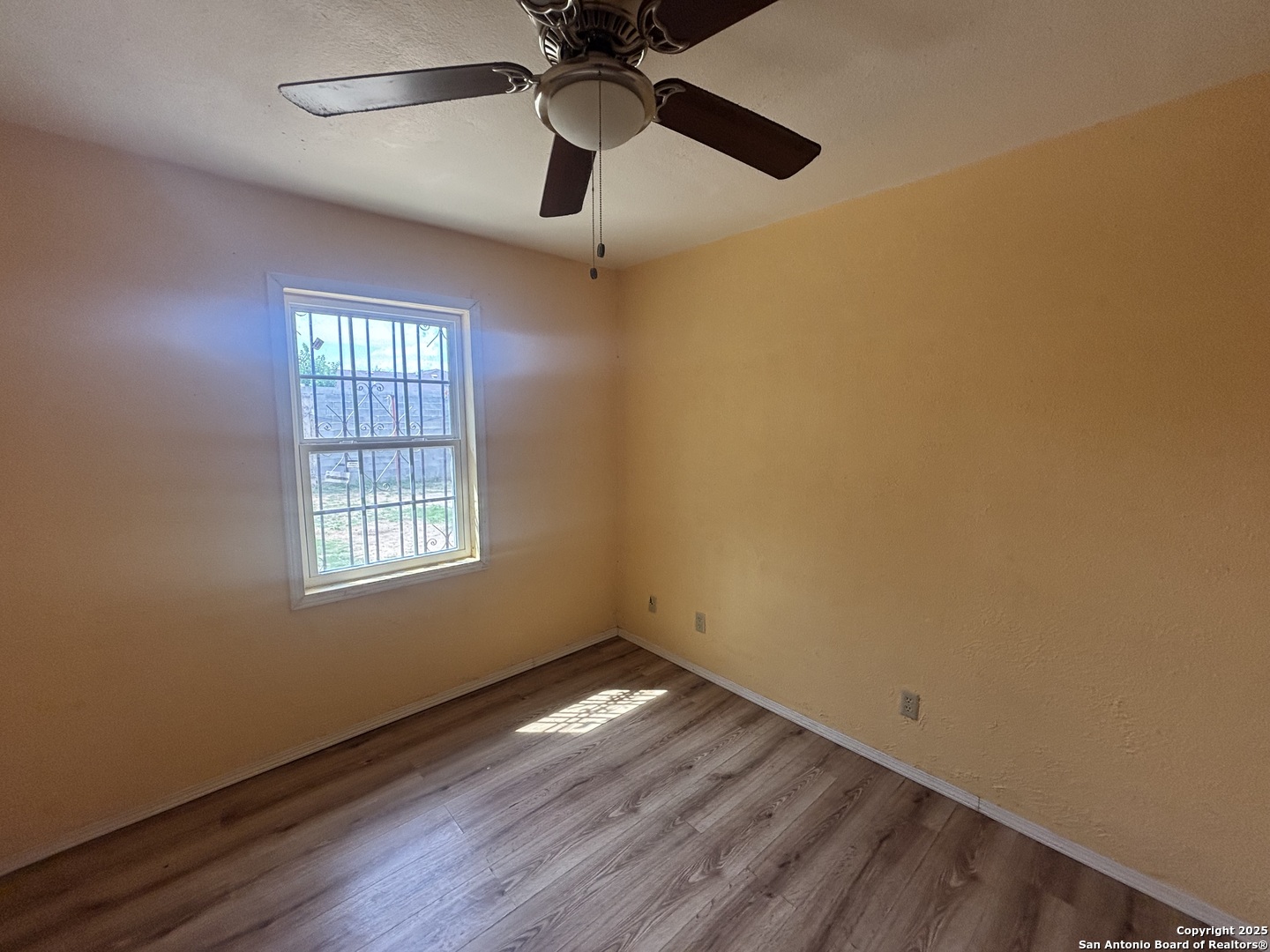 205 Sunset Loop Laredo TX 78046