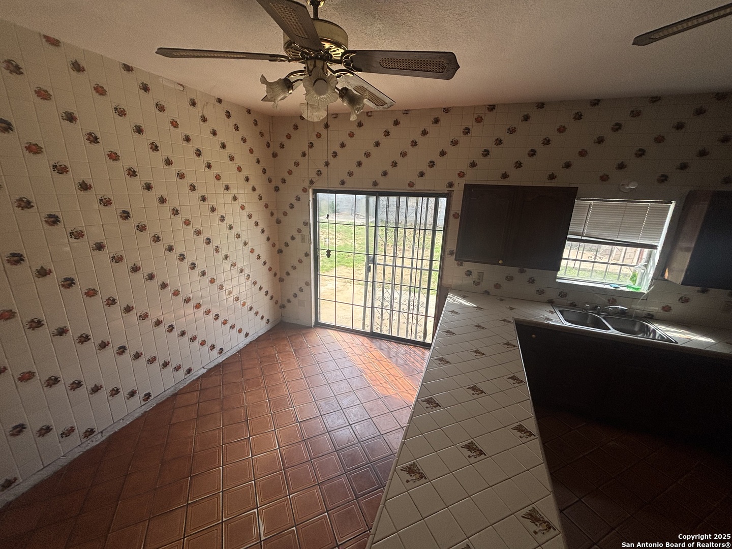 205 Sunset Loop Laredo TX 78046