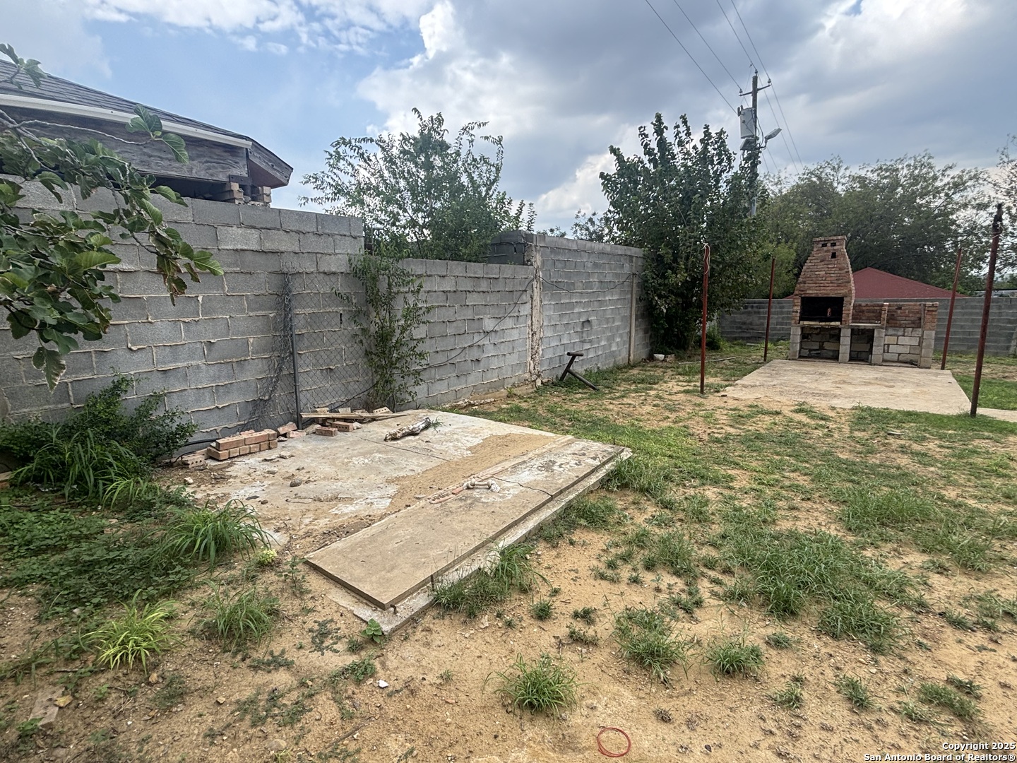 205 Sunset Loop Laredo TX 78046