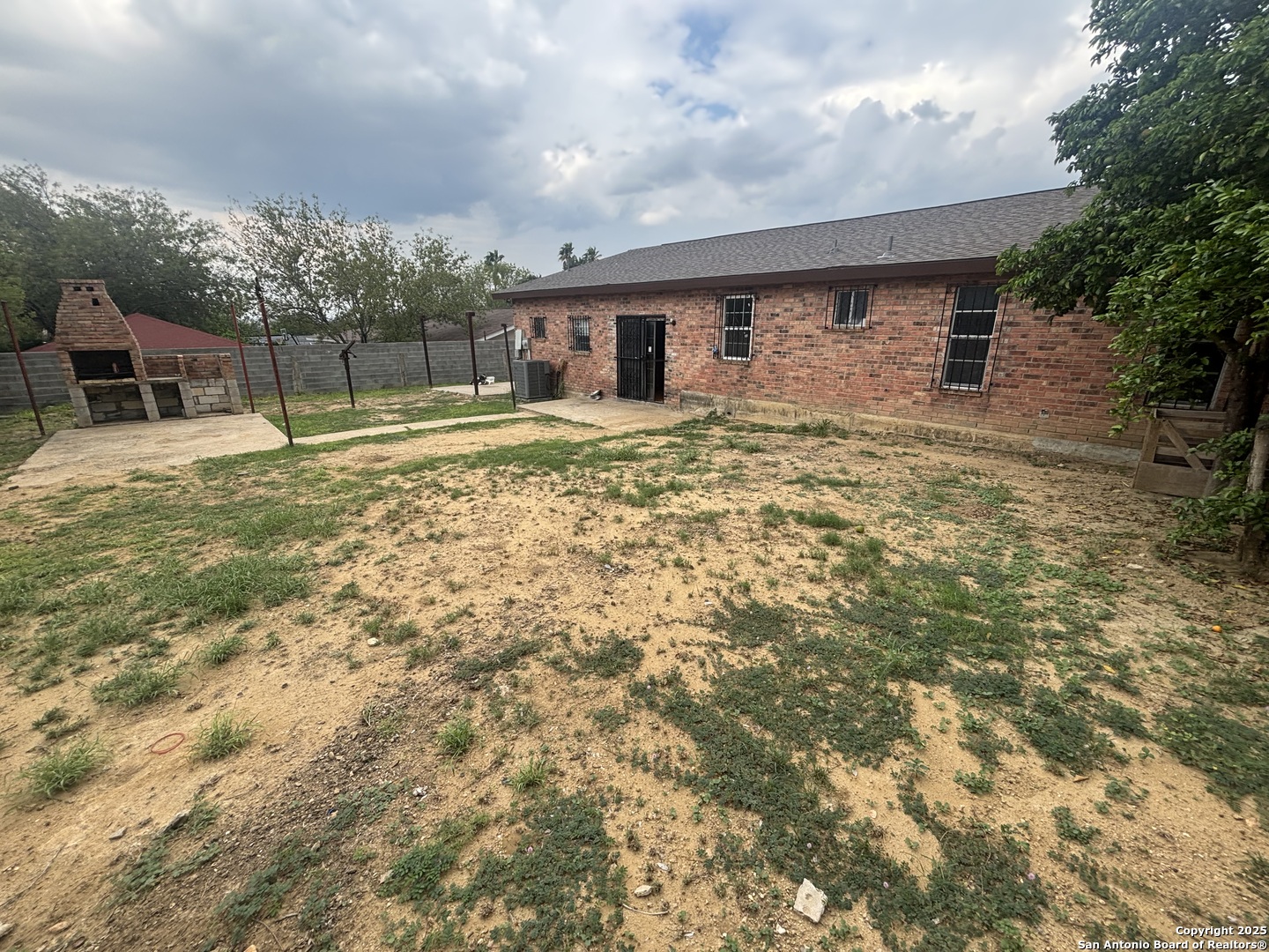 205 Sunset Loop Laredo TX 78046