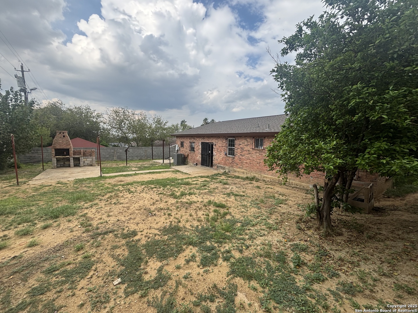 205 Sunset Loop Laredo TX 78046