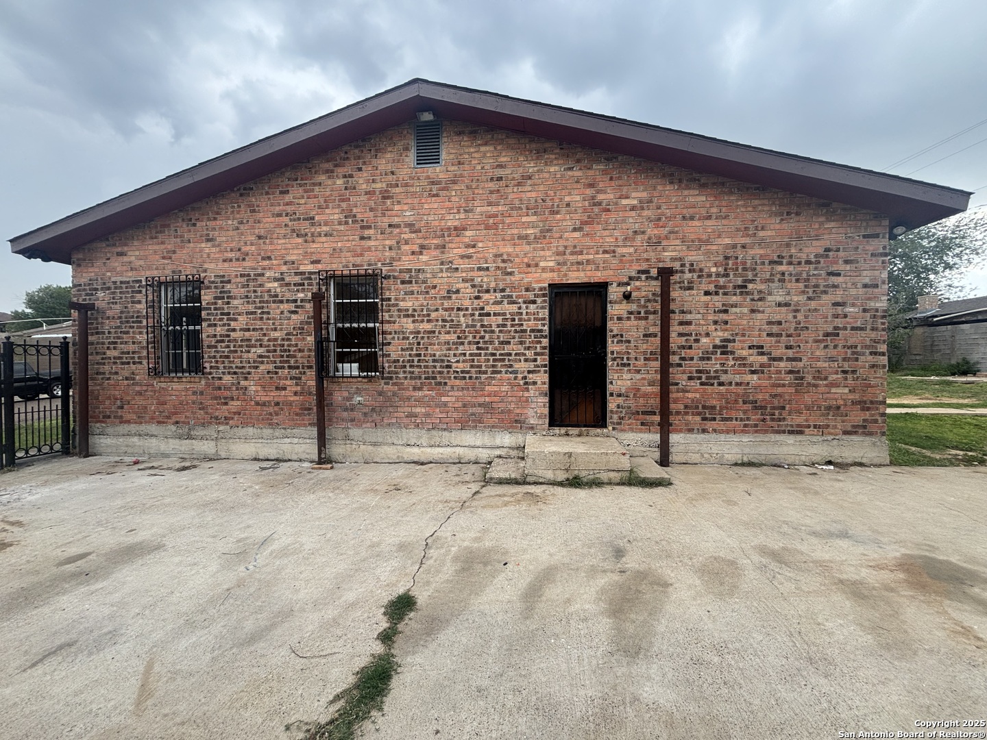 205 Sunset Loop Laredo TX 78046