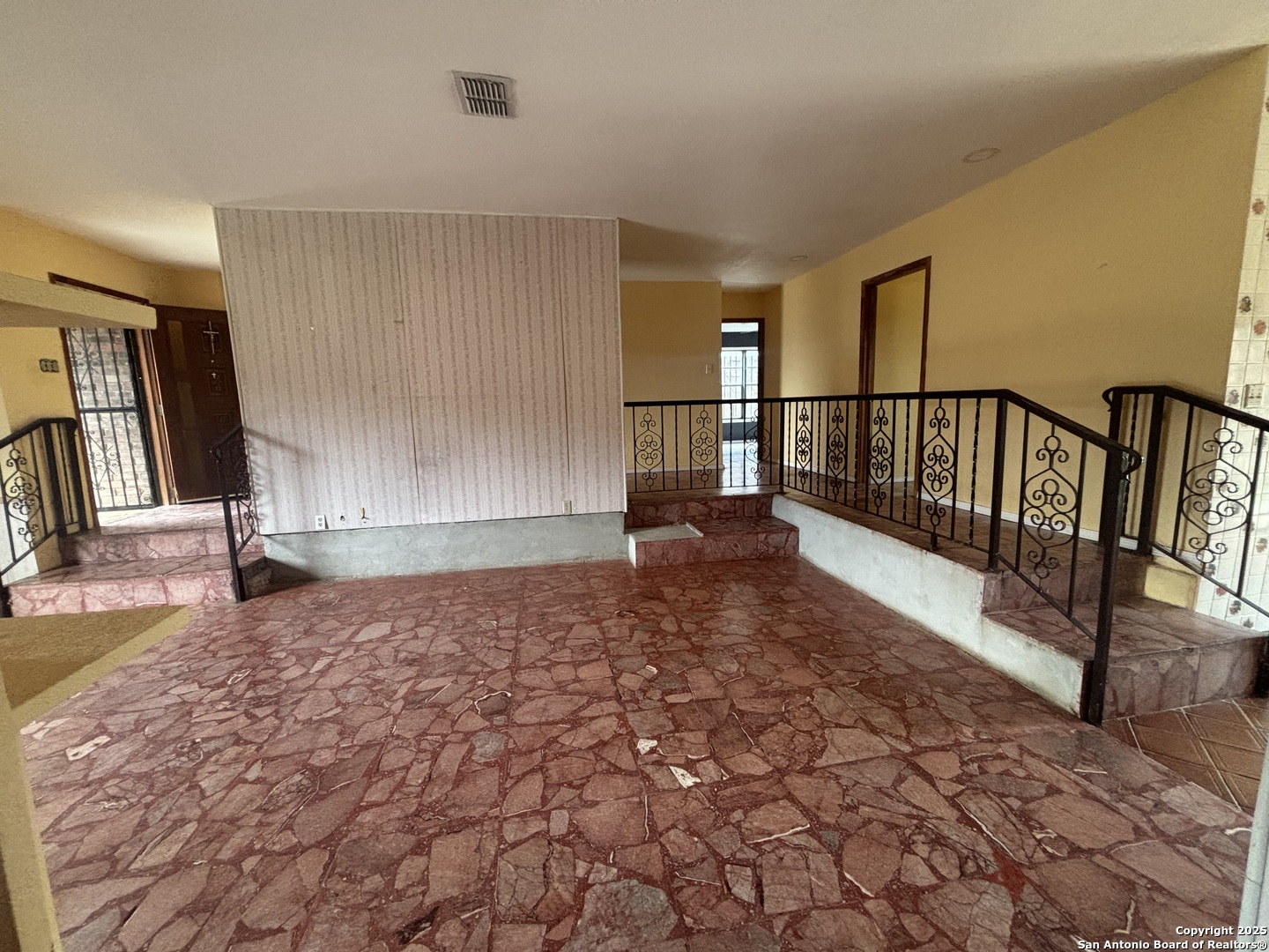 205 Sunset Loop Laredo TX 78046