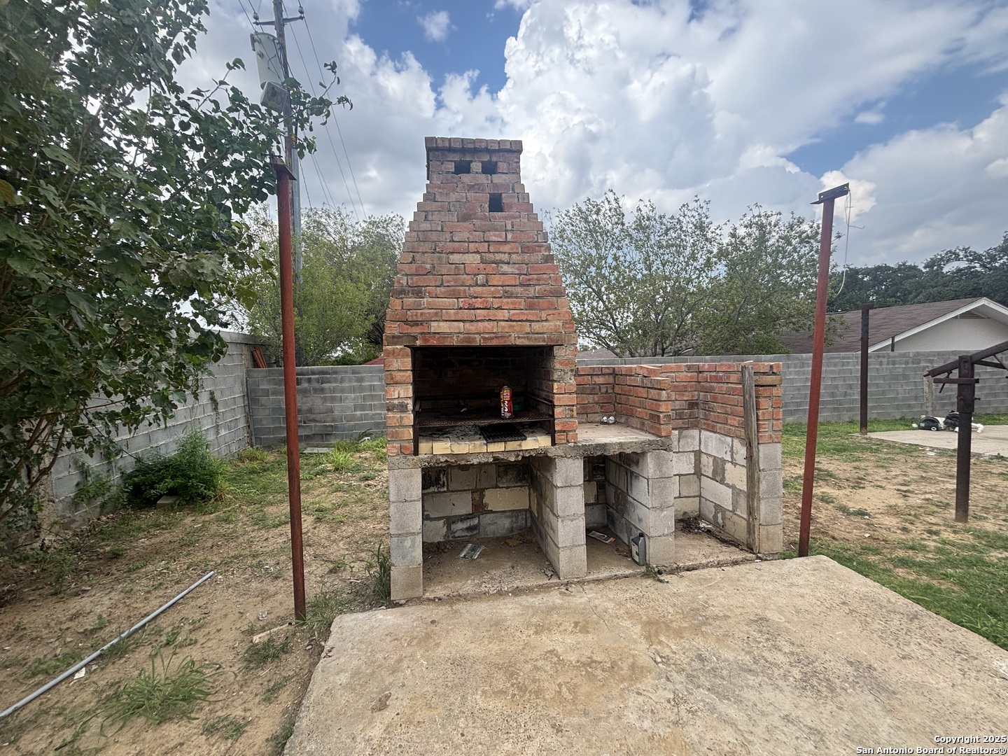 205 Sunset Loop Laredo TX 78046