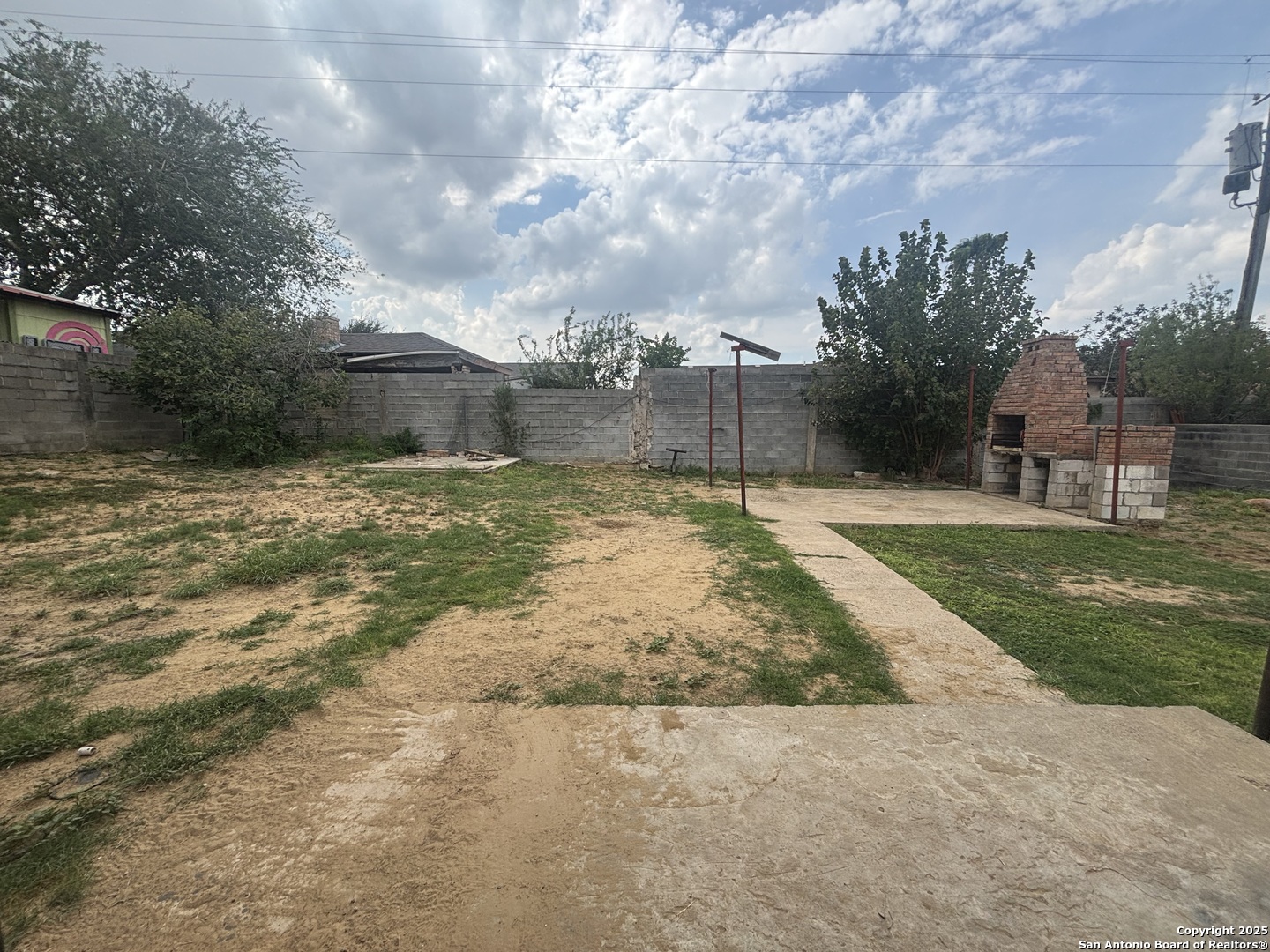 205 Sunset Loop Laredo TX 78046