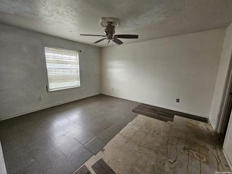 50 Rock Dove Drive Lytle TX 78052