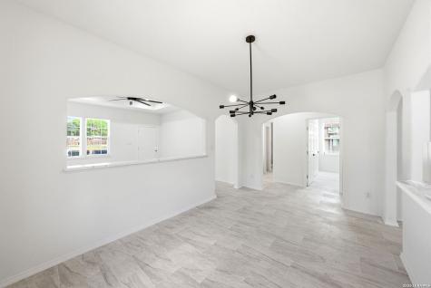 717 Avenue C Seguin TX 78155