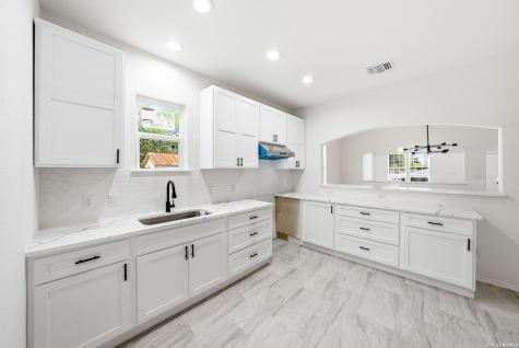 717 Avenue C Seguin TX 78155