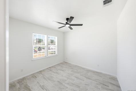 717 Avenue C Seguin TX 78155