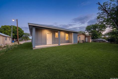 717 Avenue C Seguin TX 78155