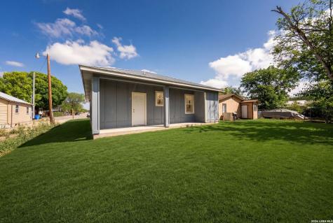 717 Avenue C Seguin TX 78155