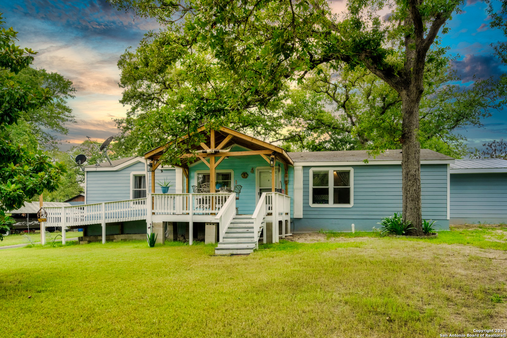 126 Flores Oaks Drive Floresville TX 78114
