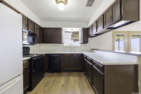 171 Big Oak Drive Adkins TX 78101