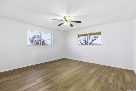 171 Big Oak Drive Adkins TX 78101