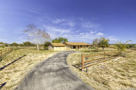 171 Big Oak Drive Adkins TX 78101
