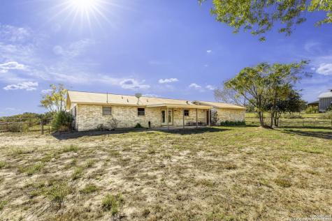 171 Big Oak Drive Adkins TX 78101