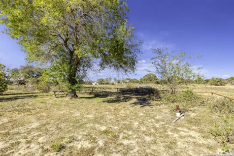 171 Big Oak Drive Adkins TX 78101