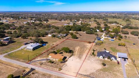 171 Big Oak Drive Adkins TX 78101
