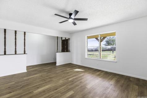 171 Big Oak Drive Adkins TX 78101