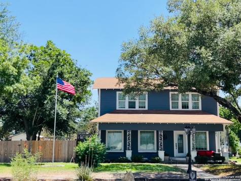 300 E Church Street Three Rivers TX 78071