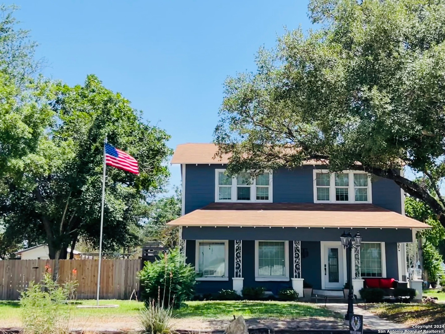 300 E Church Street Three Rivers TX 78071