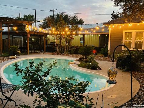 300 E Church Street Three Rivers TX 78071
