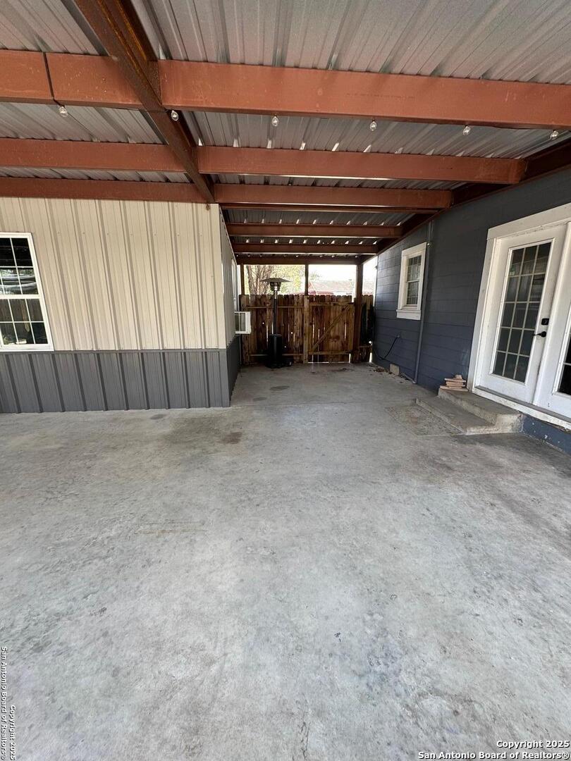 300 E Church Street Three Rivers TX 78071