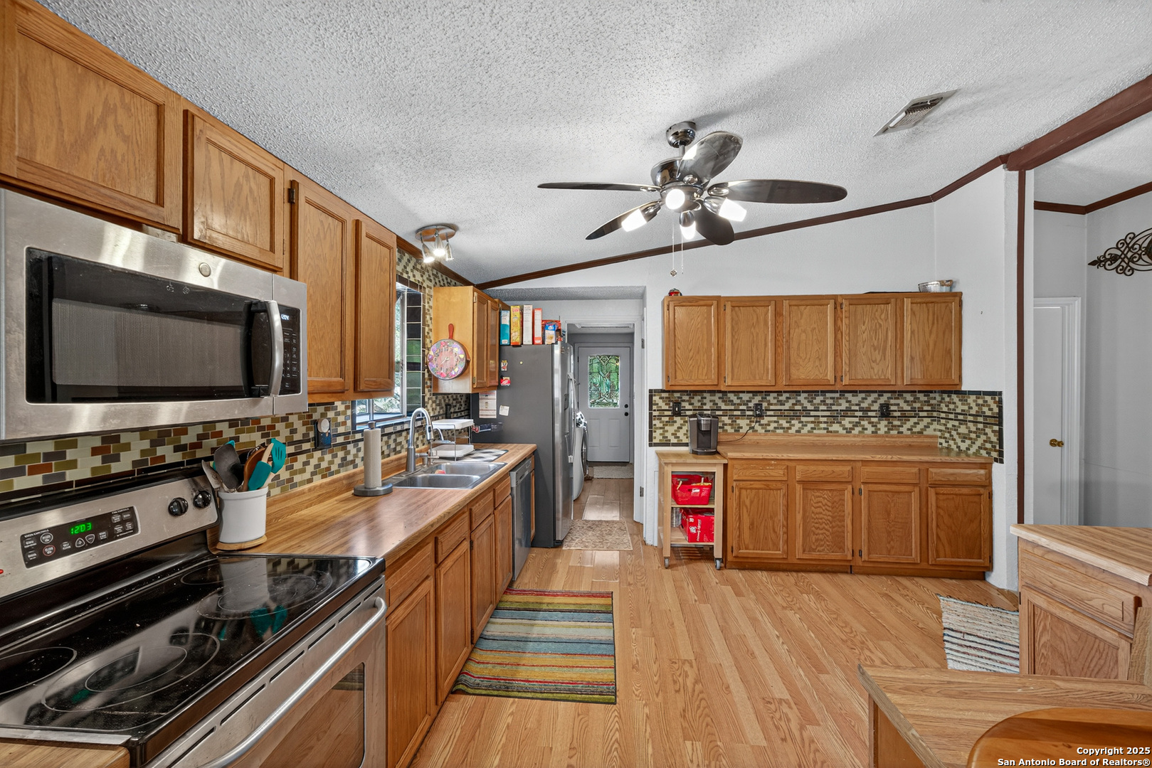 455 Oak View Drive Lakehills TX 78063