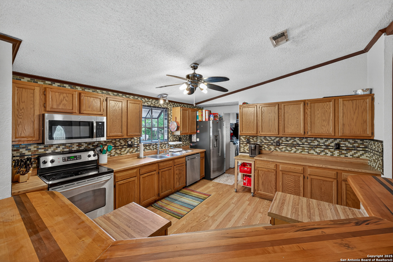 455 Oak View Drive Lakehills TX 78063