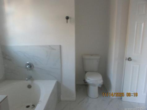 5243 Fountain Lake San Antonio TX 78244