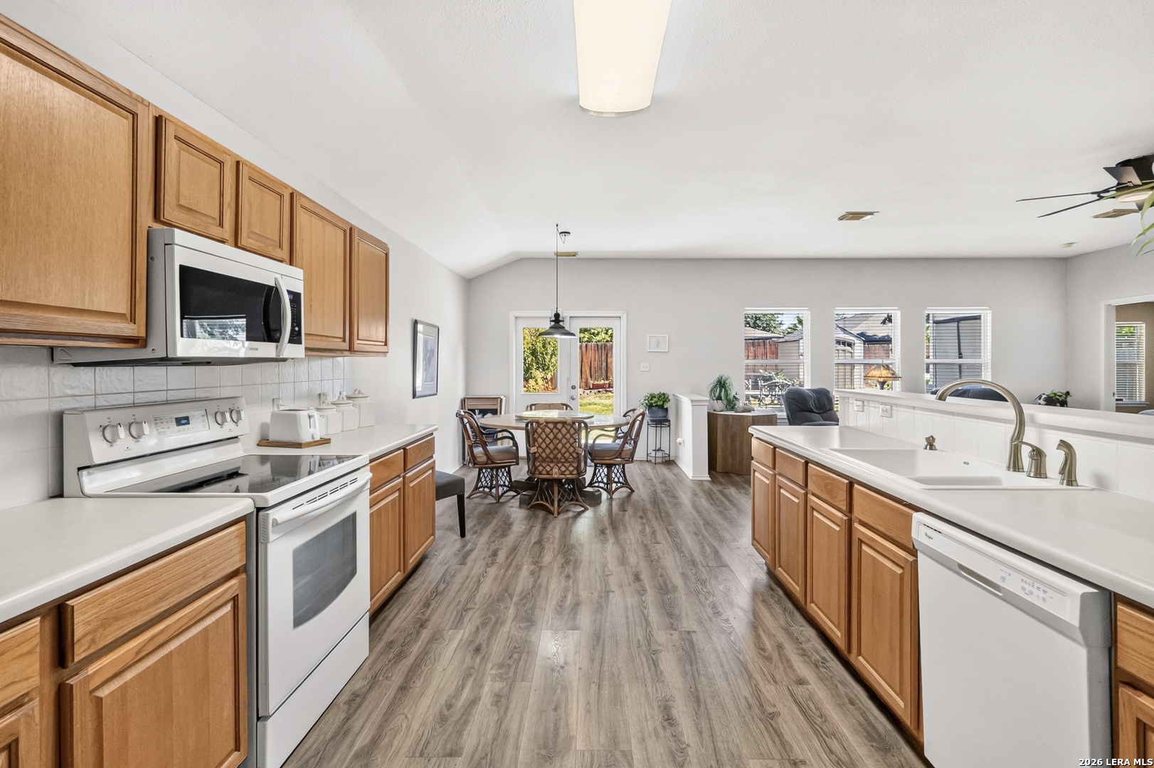 8811 Burgandy San Antonio TX 78240