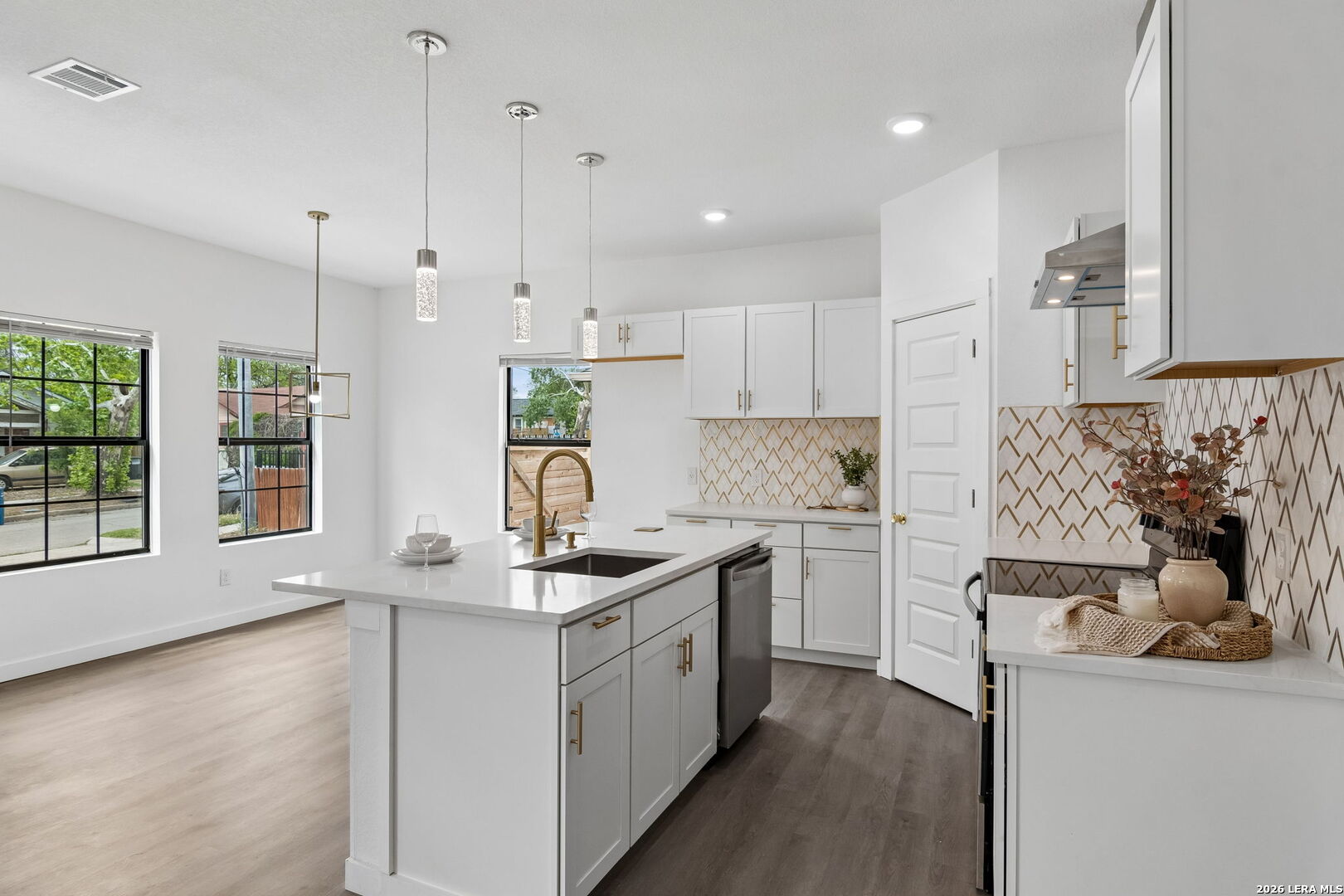 1611 W French Place San Antonio TX 78201
