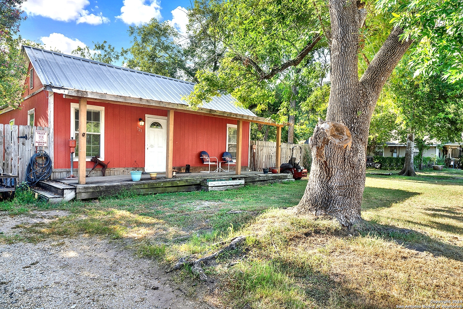 721 S Laurel Avenue Luling TX 78648