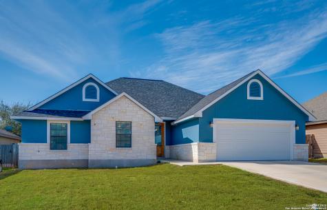 1847 Lost Trail Pleasanton TX 78064